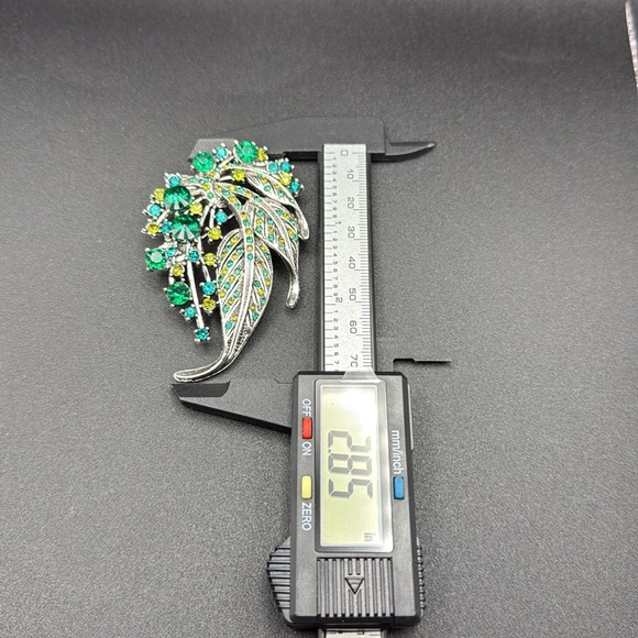 Elegant Silver and Green Leaf Rhinestone Brooch - Picture 8 of 8